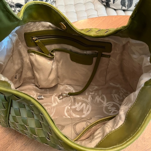 Michael Kors Hobo - Picture 2 of 7